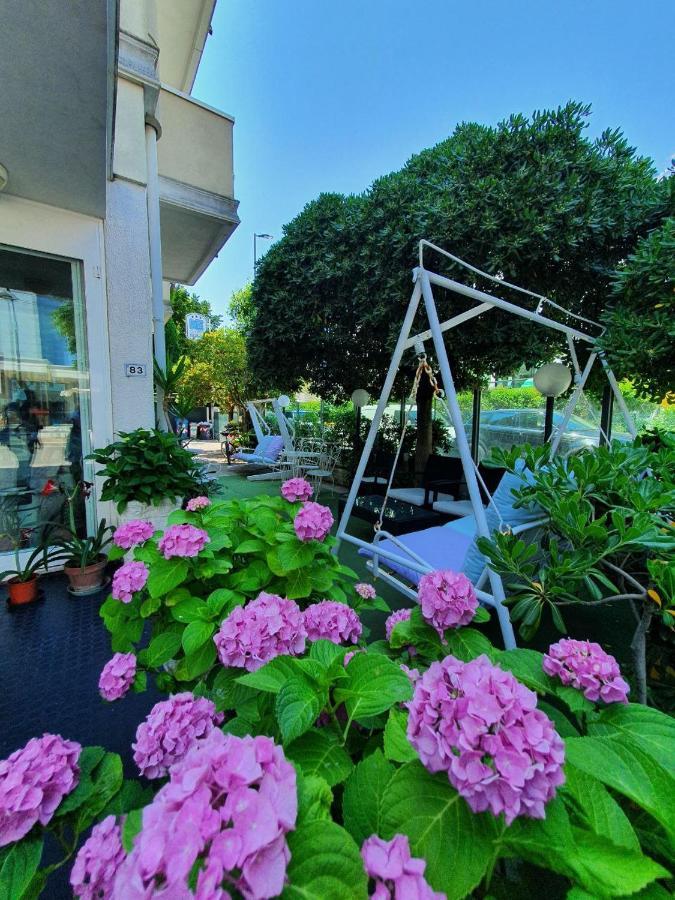 Hotel Moresco - Piscina Beach Village Riccione Esterno foto