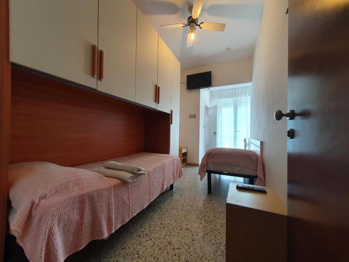 Hotel Moresco - Piscina Beach Village Riccione Esterno foto