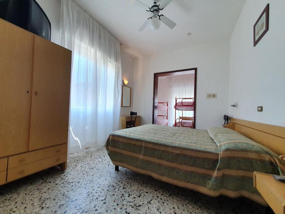 Hotel Moresco - Piscina Beach Village Riccione Esterno foto