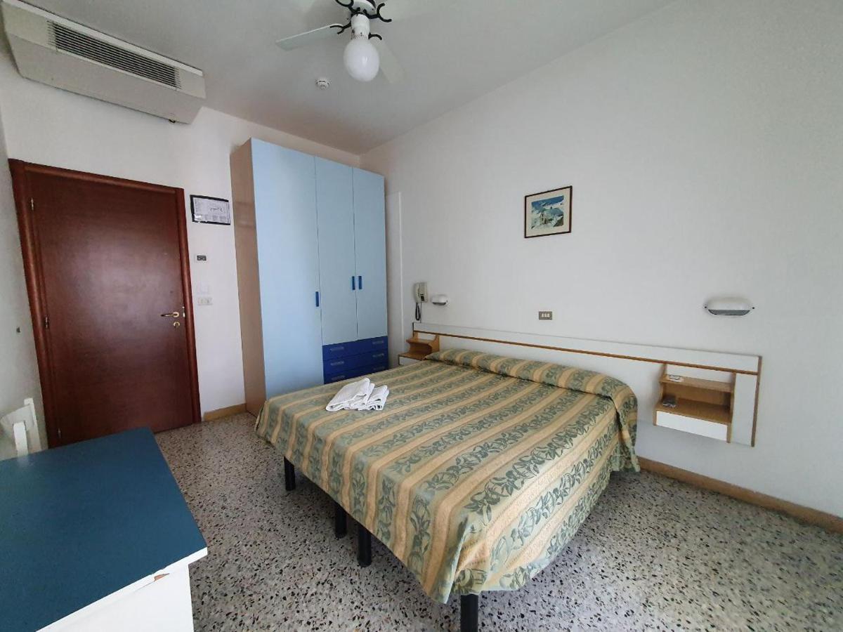 Hotel Moresco - Piscina Beach Village Riccione Esterno foto