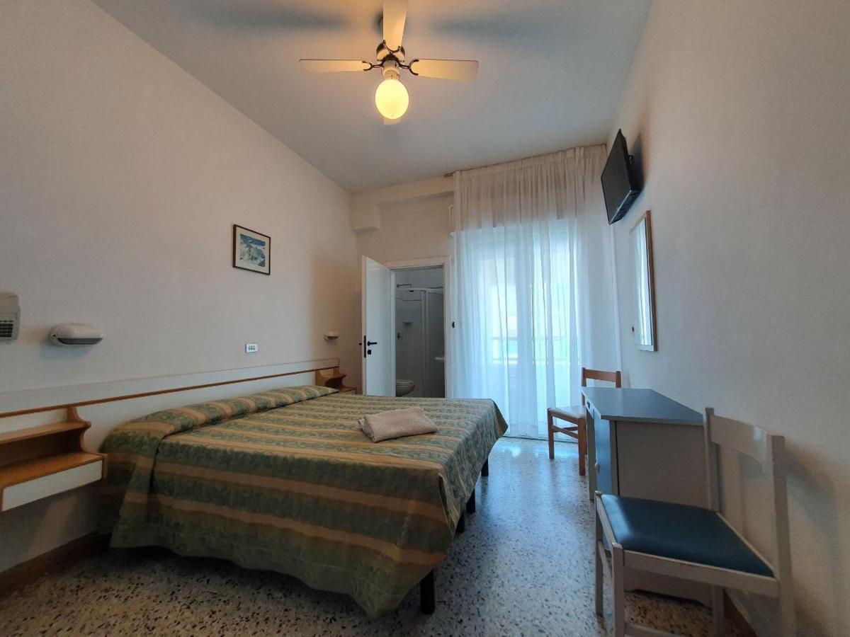 Hotel Moresco - Piscina Beach Village Riccione Esterno foto