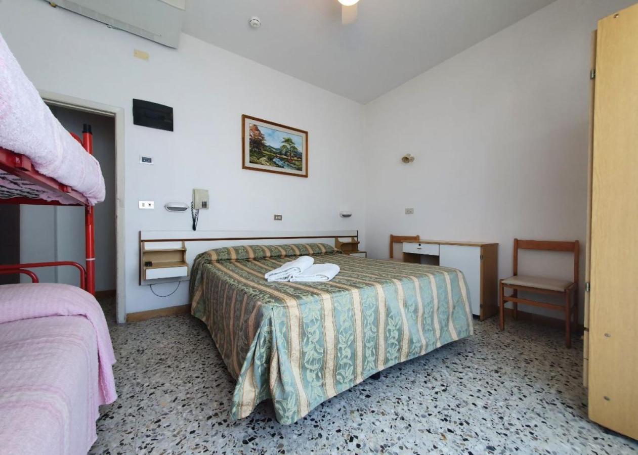 Hotel Moresco - Piscina Beach Village Riccione Esterno foto