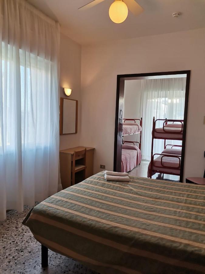 Hotel Moresco - Piscina Beach Village Riccione Esterno foto