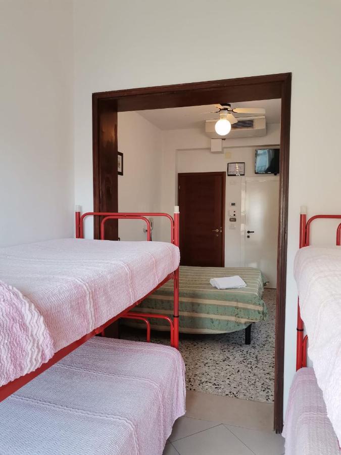 Hotel Moresco - Piscina Beach Village Riccione Esterno foto