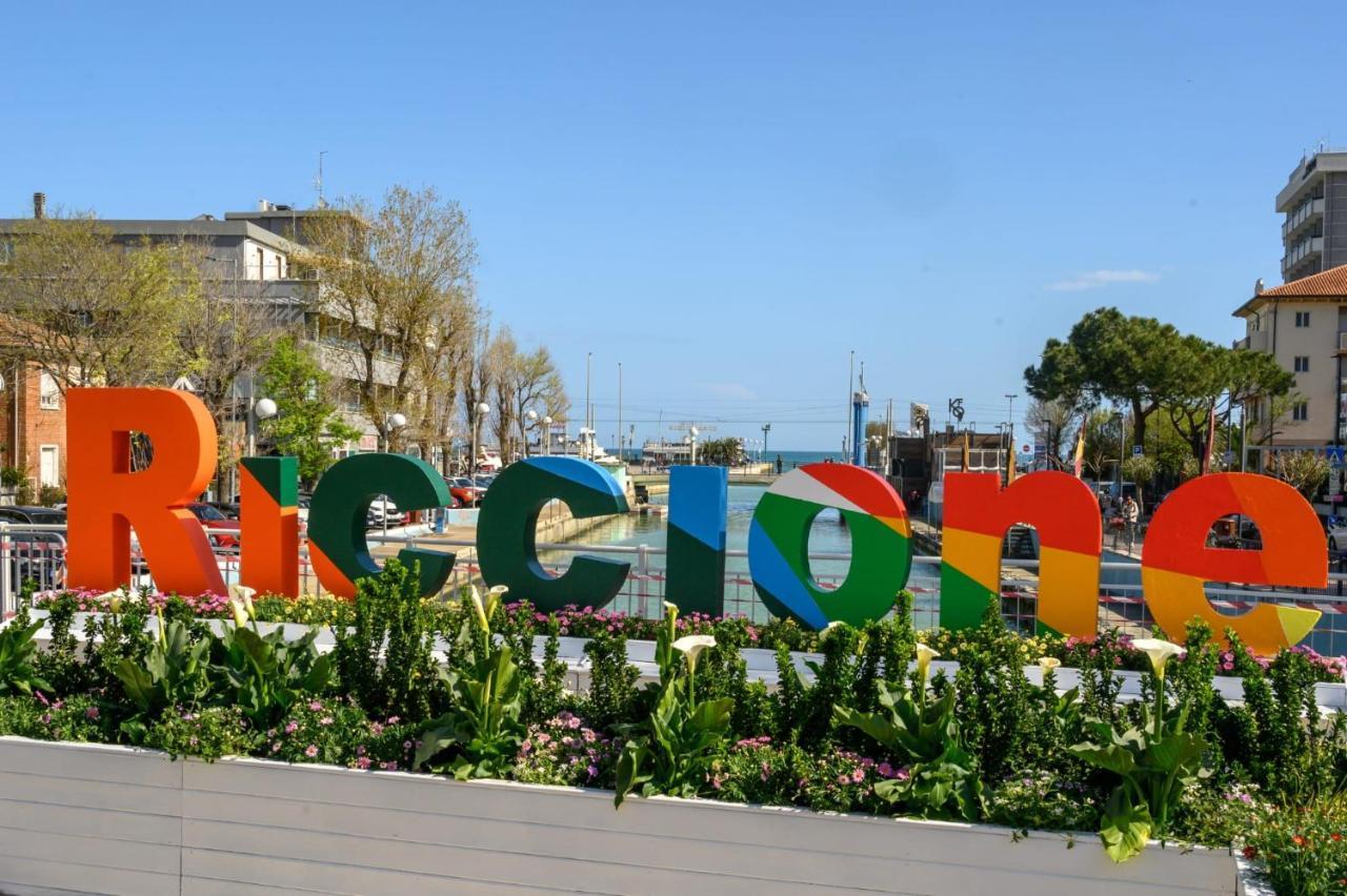 Hotel Moresco - Piscina Beach Village Riccione Esterno foto