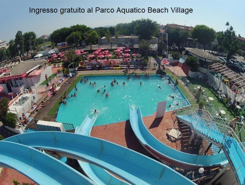 Hotel Moresco - Piscina Beach Village Riccione Esterno foto