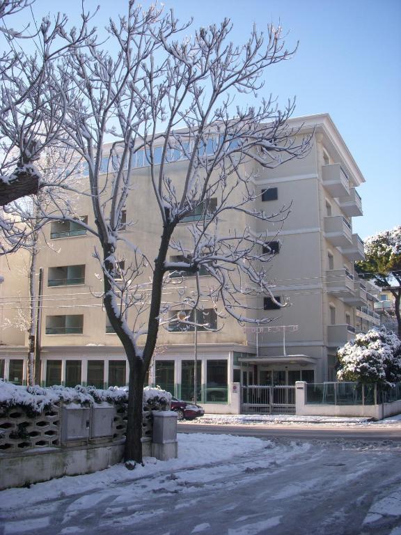 Hotel Moresco - Piscina Beach Village Riccione Esterno foto