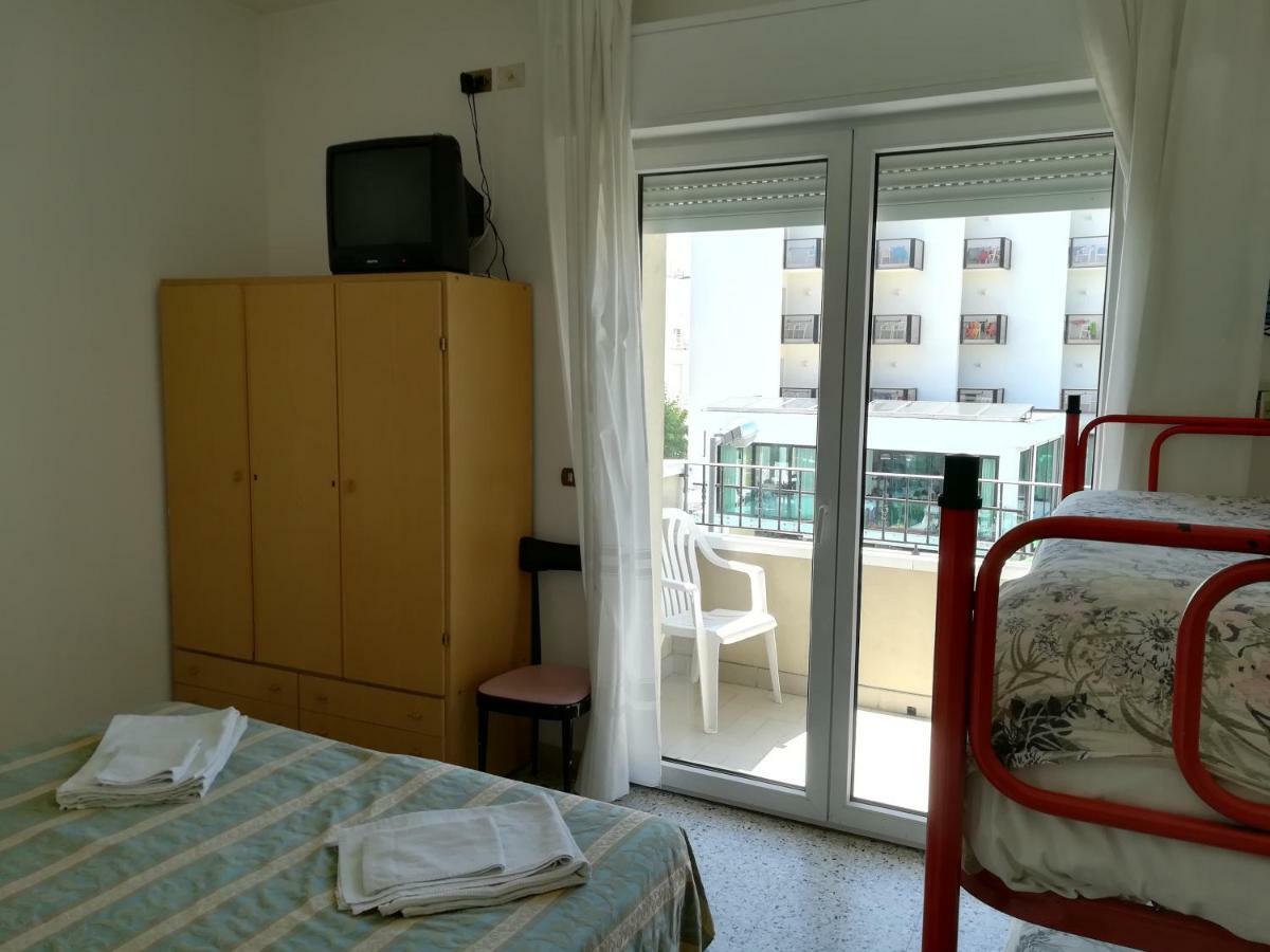 Hotel Moresco - Piscina Beach Village Riccione Esterno foto
